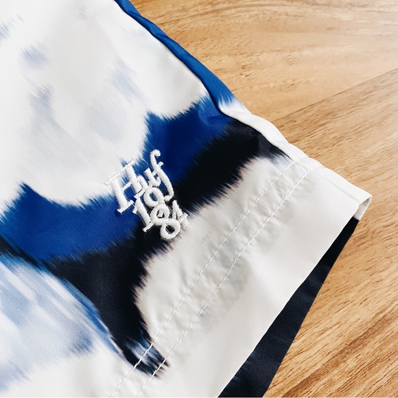 HUF Men’s Tie-Dye Blue White Tech Shorts Swimming M - Picture 6 of 6